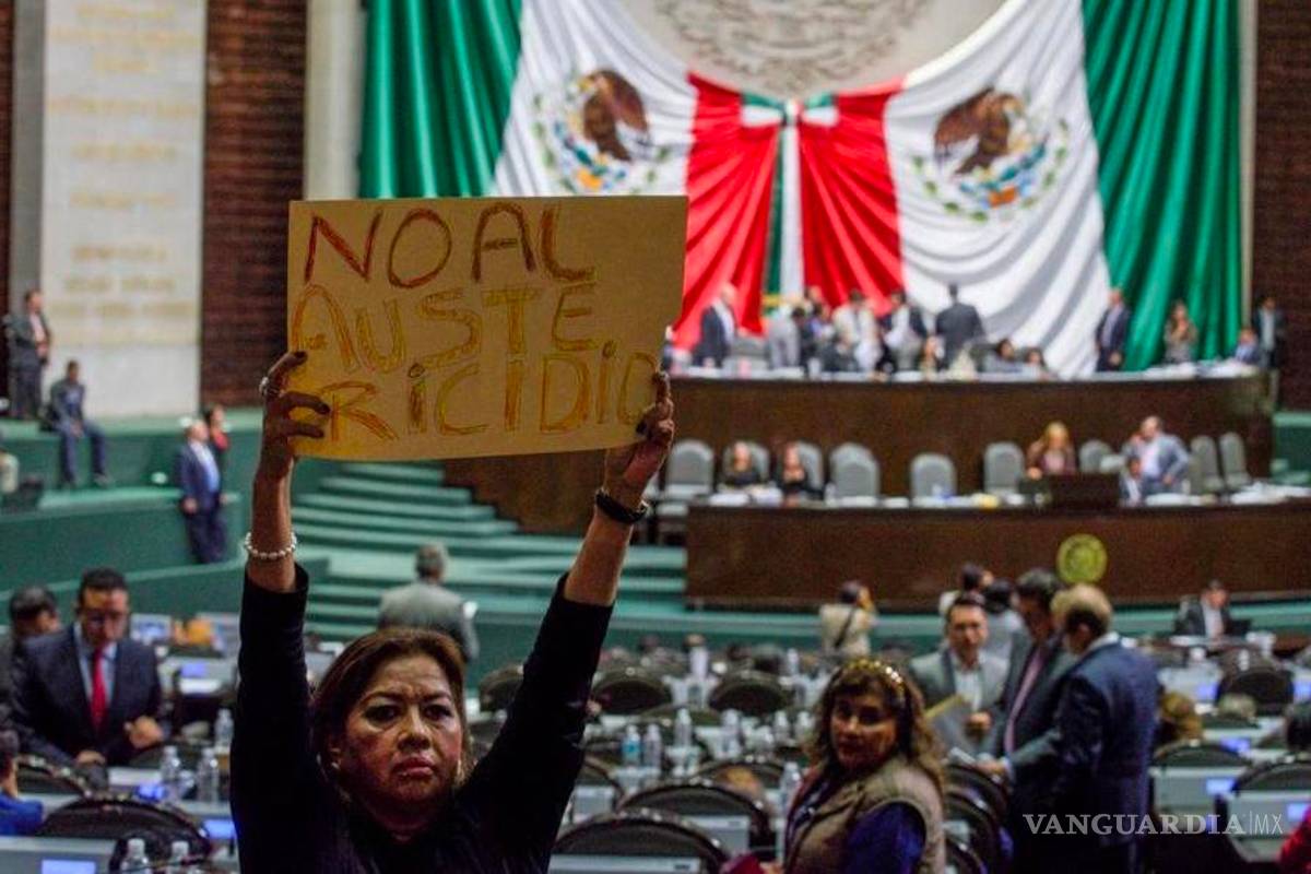 Con 321 votos a favor, una abstención y 124 votos en contra, Ley de Austeridad es aprobada