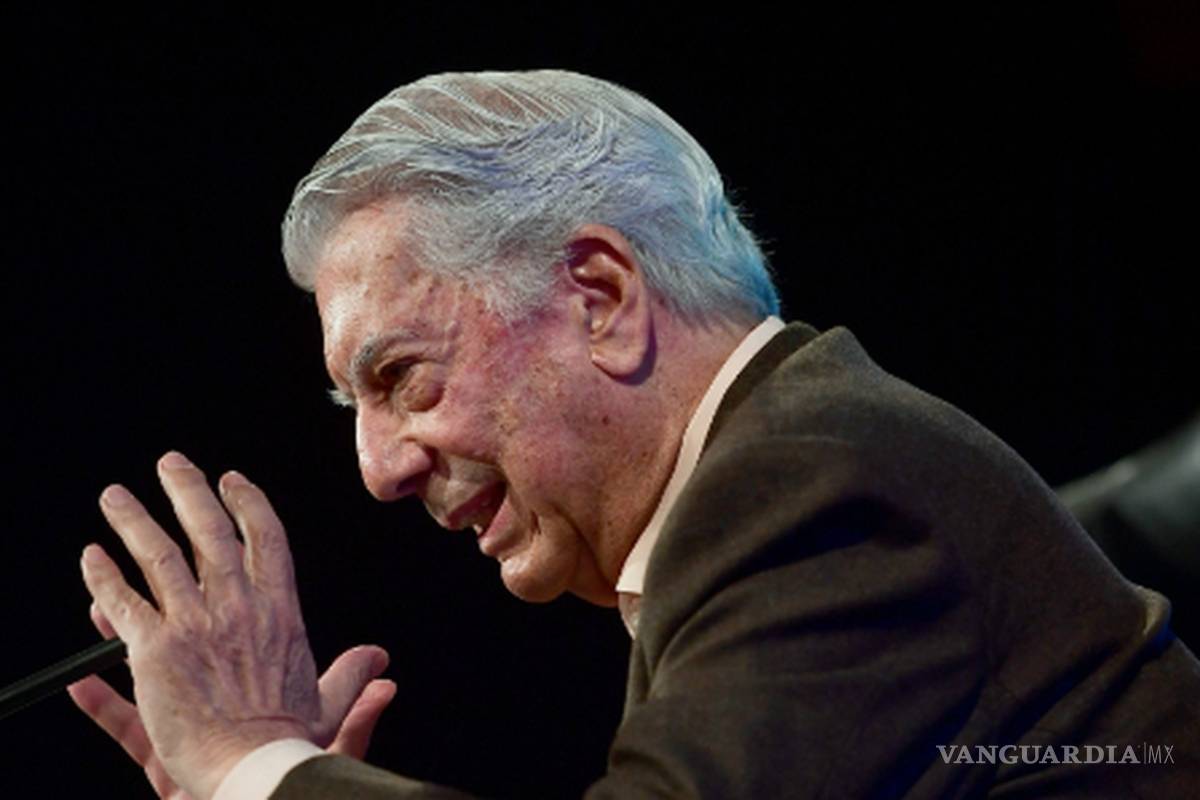 Populismo de AMLO puede llevar a México a una dictadura, advierte Vargas Llosa