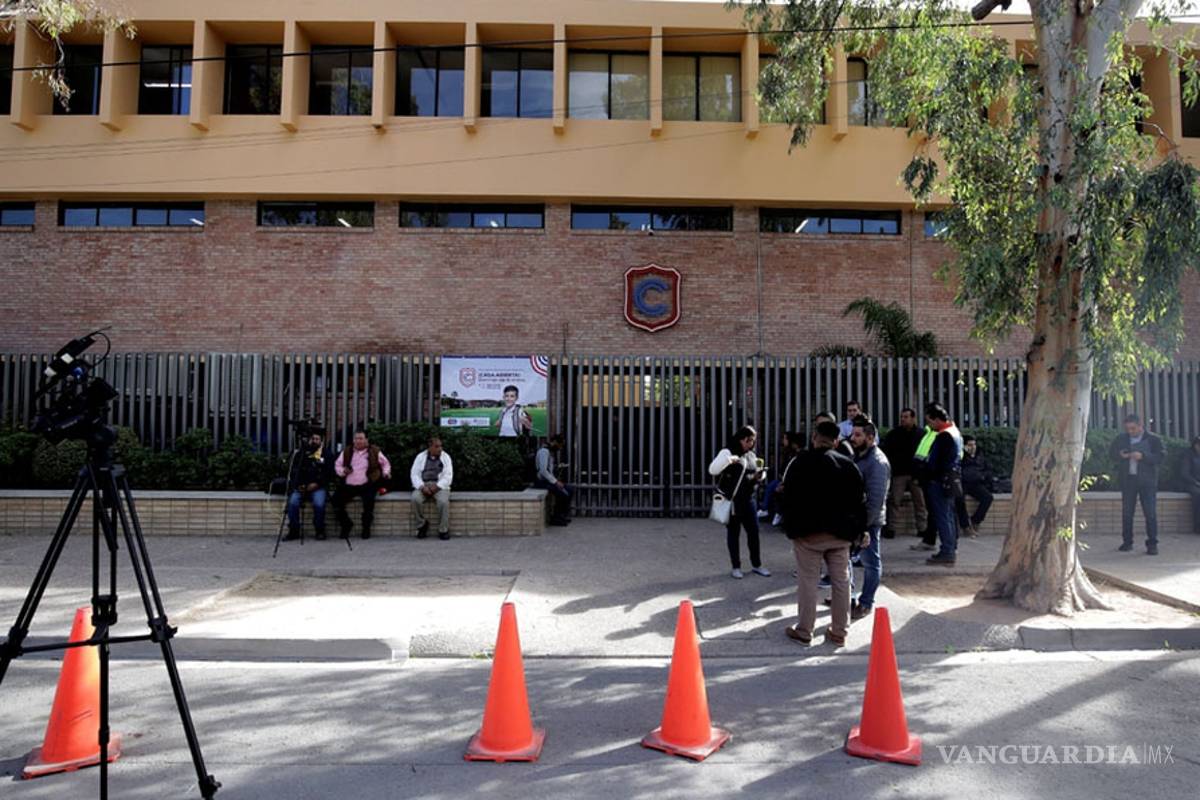 Reciben terapia profesores, alumnos y padres de familia del Colegio Cervantes en Torreón