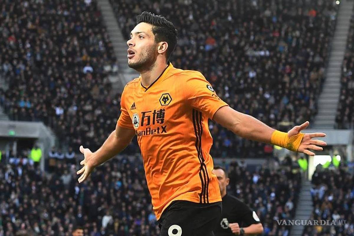 Le sale nueva 'novia' a Raúl Jiménez...ahora lo quiere el Tottenham