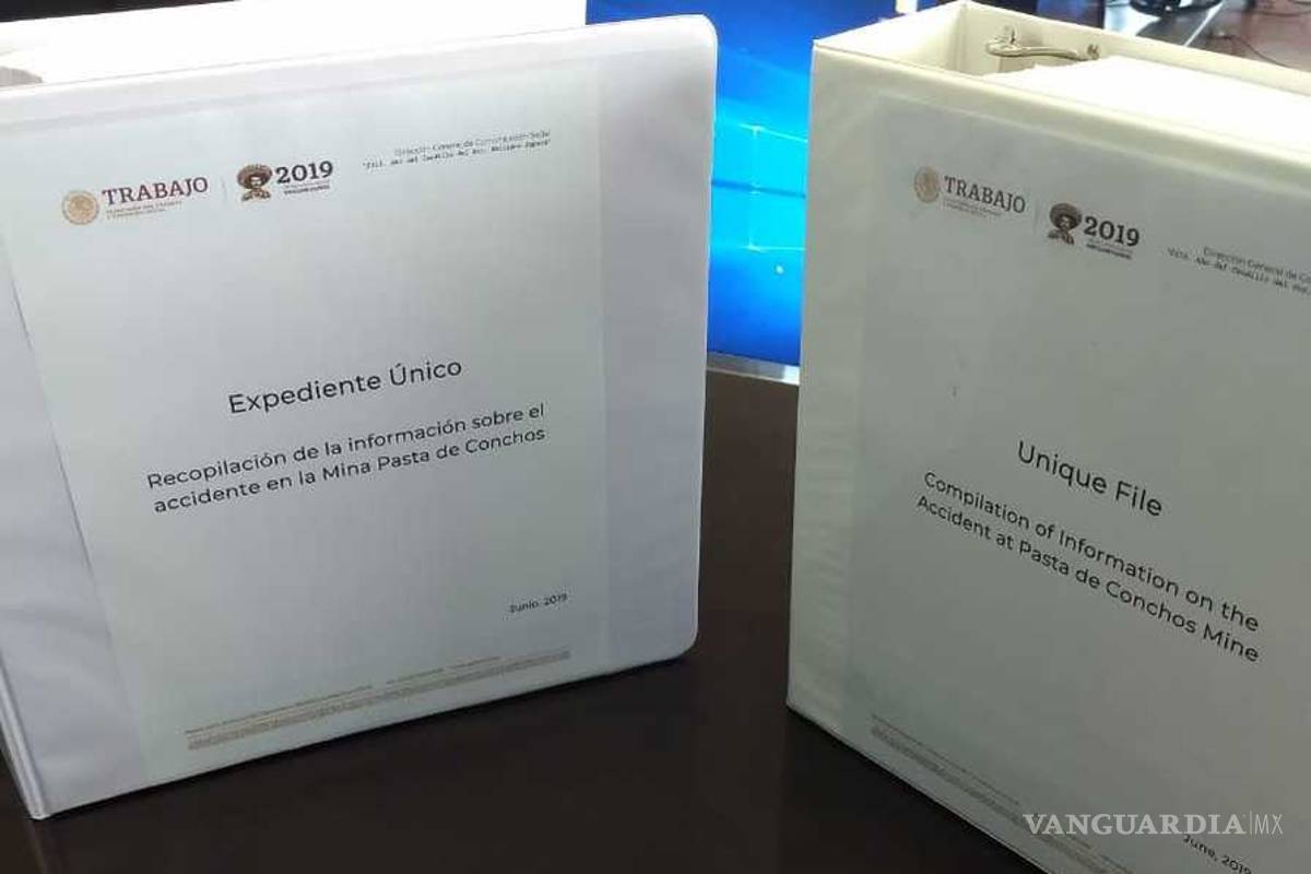 STPS entrega expediente de Pasta de Conchos a equipo internacional de rescate