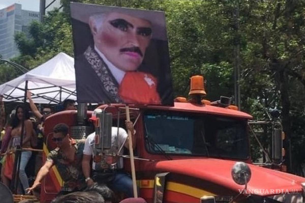 Llevan a la marcha gay a ¡Vicente Fernández"