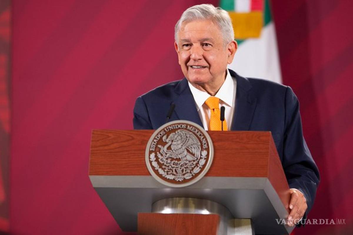 AMLO insiste en pedir ética a Twitter y Facebook