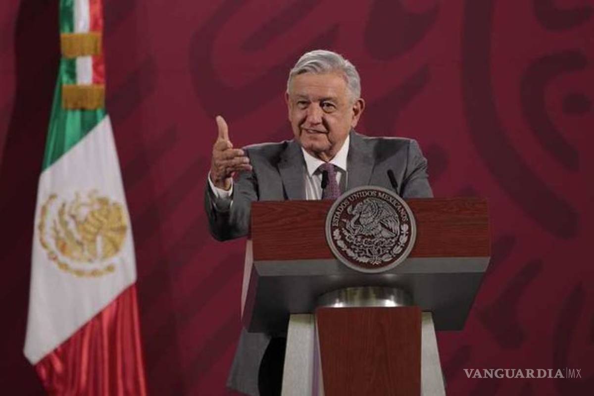 AMLO baja salarios a funcionarios, frena gasto de gobierno... pero mantiene obras insignia y programas