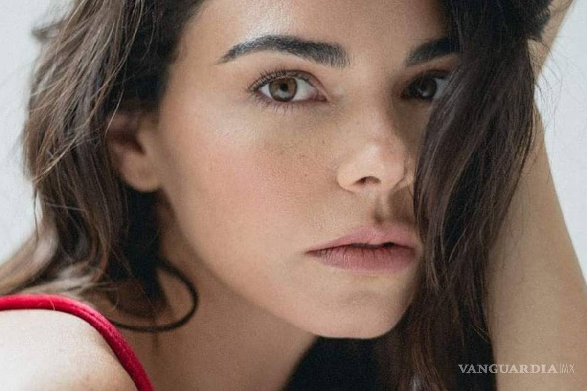 'Livia Brito le robó un celular a una niña', señala político a quien ligan sentimentalmente con la actriz