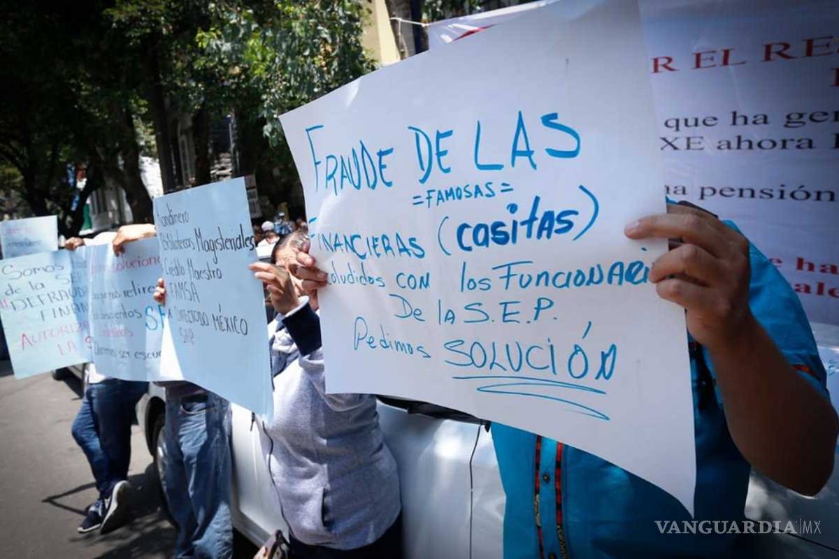 Descuentan salario a maestros por créditos que no pidieron, Condusef pide a SEP frenarlo