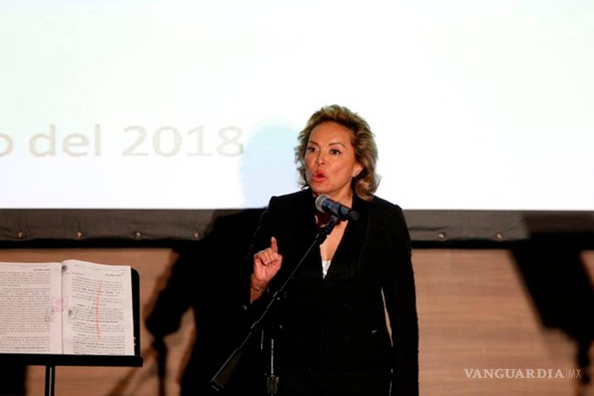 ‘Sin consultas a la AMLO’, Elba Esther va por el SNTE