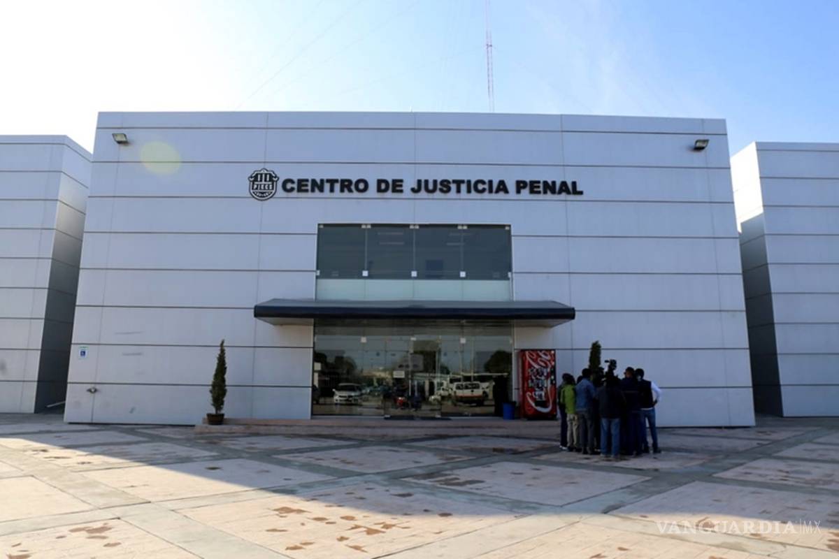 Vinculan a proceso a abuelo de menor que realizó tiroteo en colegio de Torreón