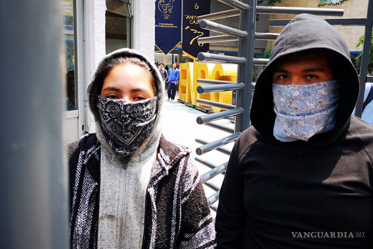 Encapuchados toman Prepa 6 de la UNAM, protestan por acoso sexual de maestro