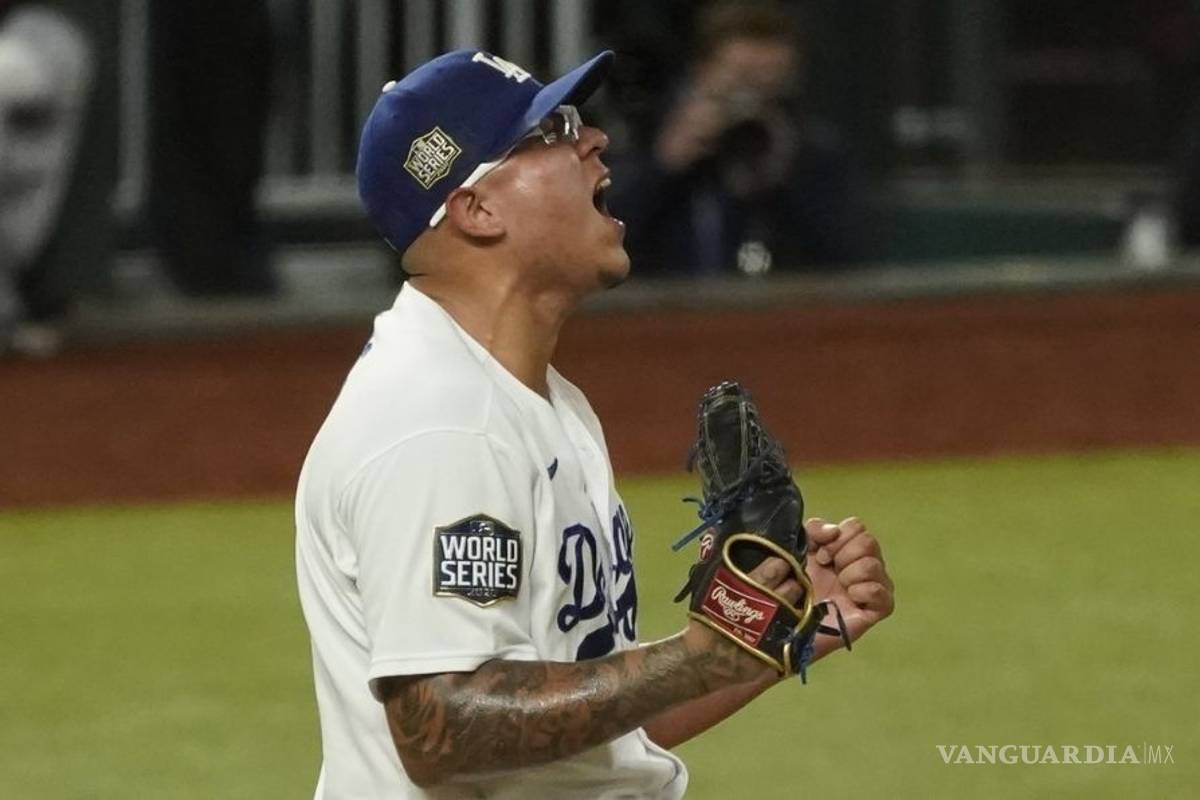 Padre de Julio Urías se tatúa hazaña de su hijo