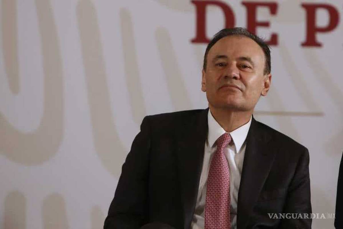 Durazo asiste a 'mañanera' de AMLO en Guanajuato pese a permiso para ausentarse