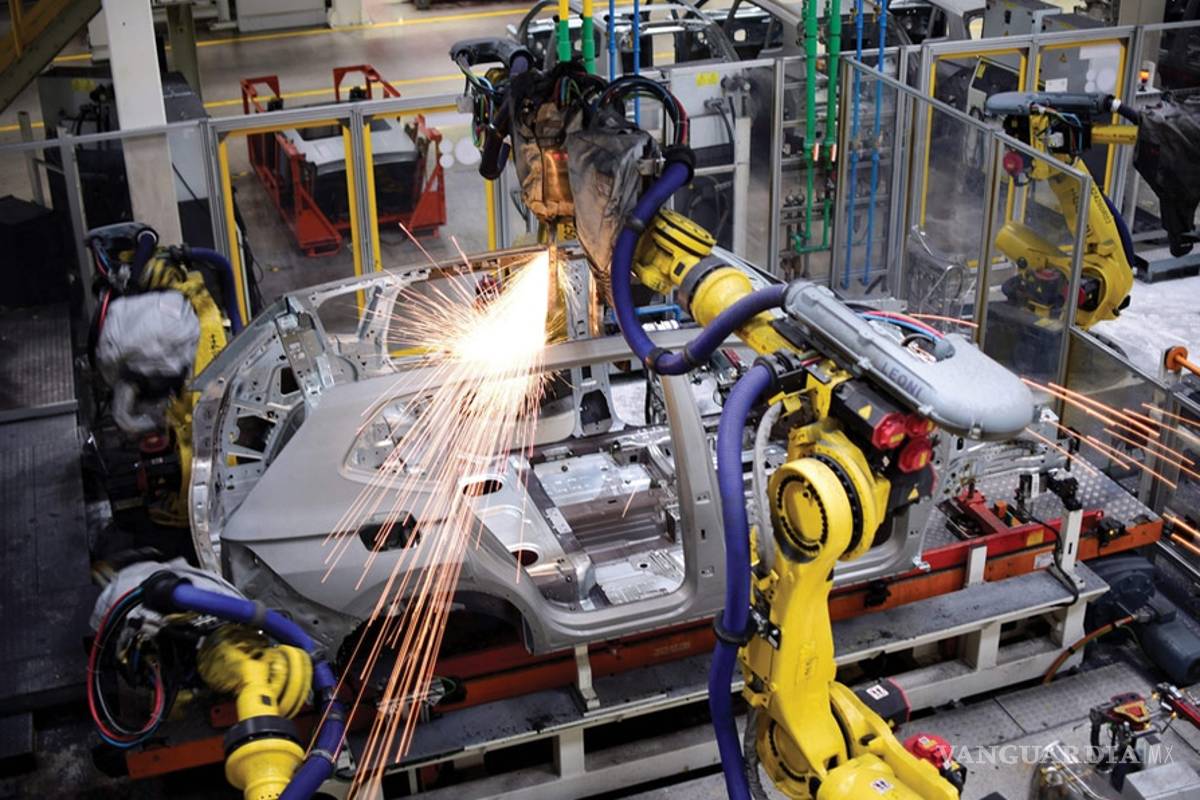 Producción de autos cayó 13% en agosto: Inegi