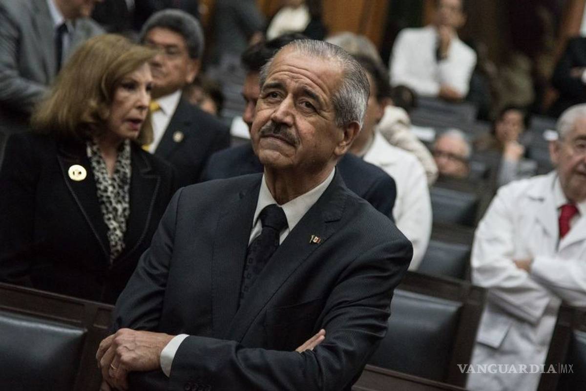 Exsecretarios de Salud Córdova, Narro Robles y Chertorivski defienden órganos reguladores