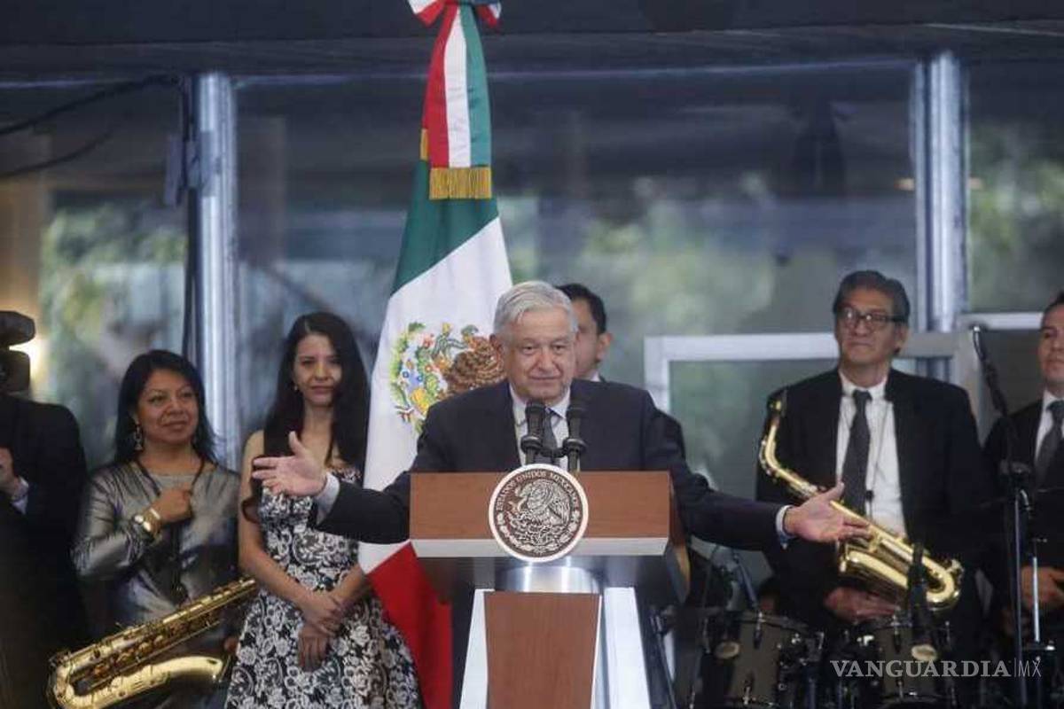 AMLO ofrece su apoyo a compositores para el respeto al derecho autoral