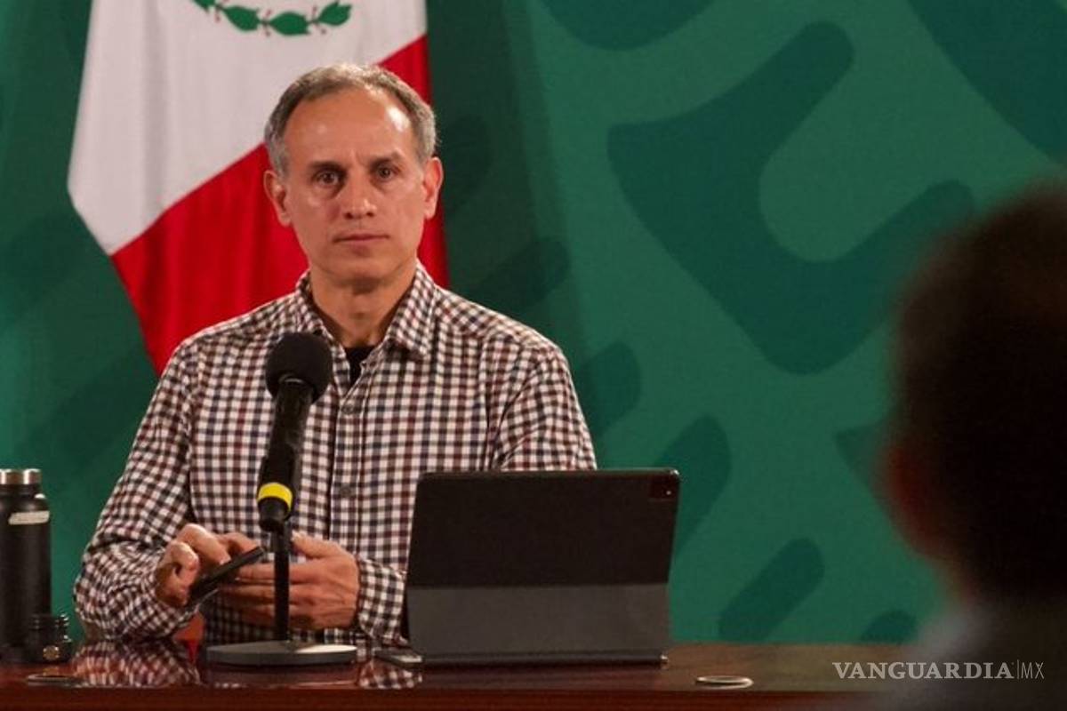 Gatell sí se encuentra hospitalizado, pero evoluciona bien: Salud