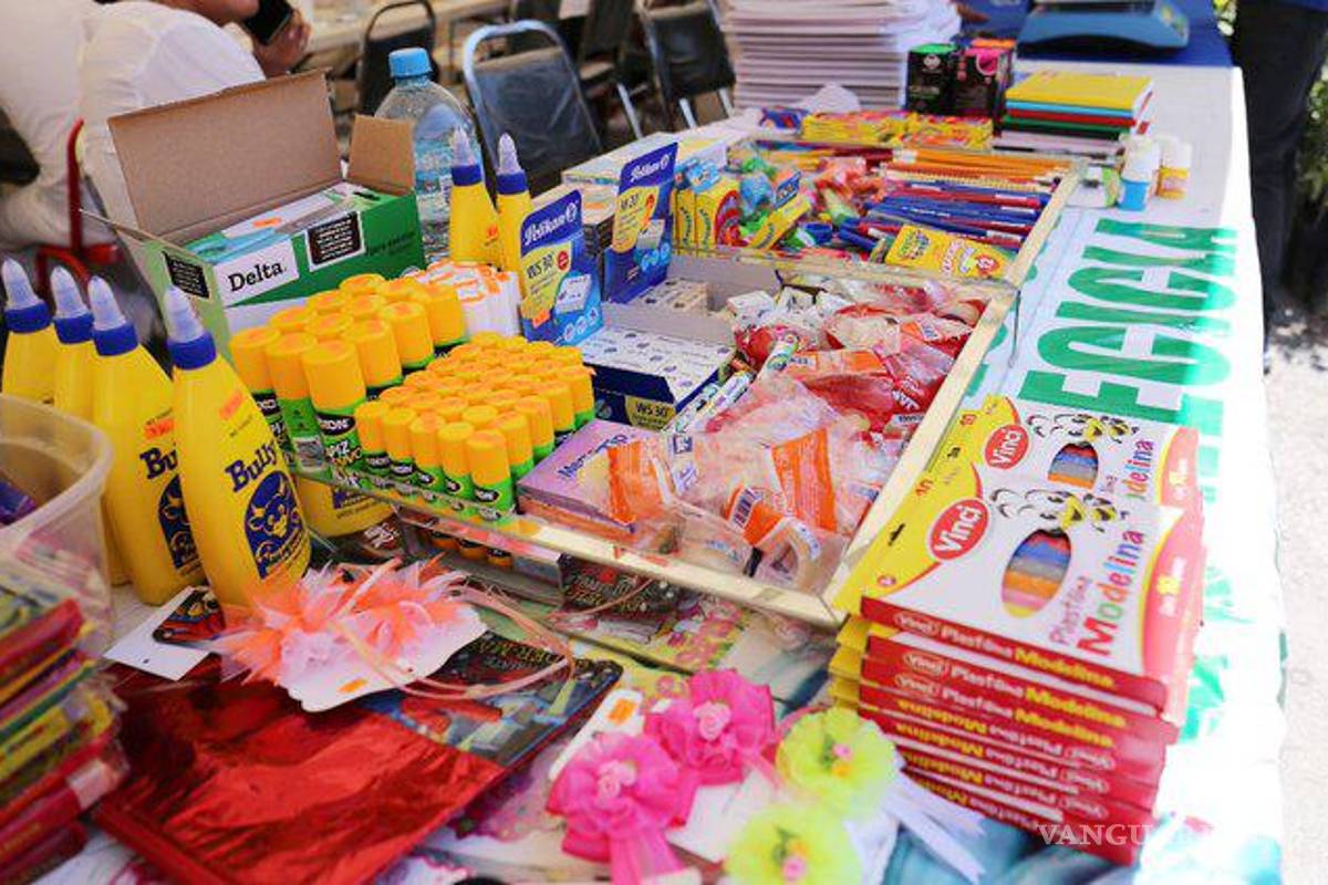 La detienen por robar útiles escolares de tienda