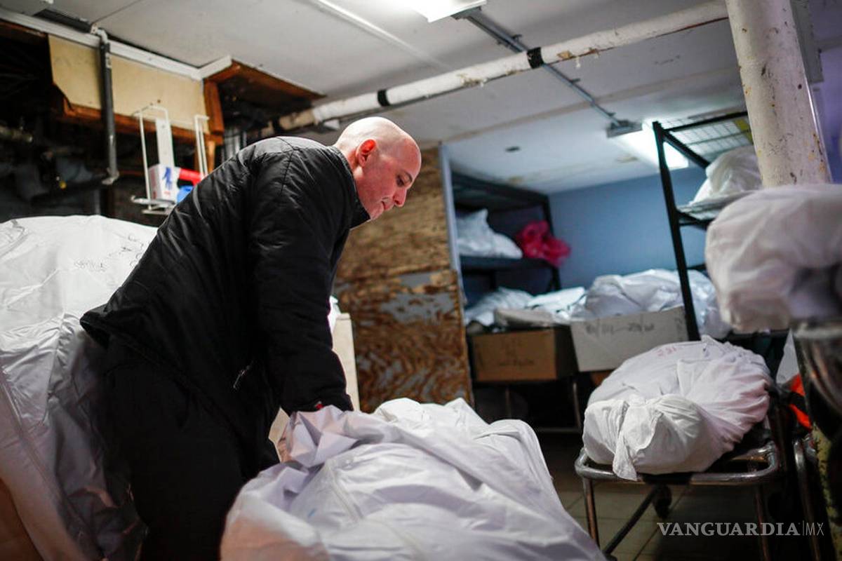 En California funerarias se quedan sin espacio por aumento de casos de COVID-19