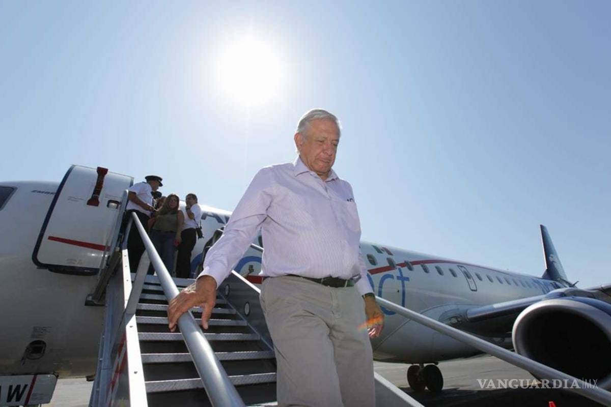 Pasajeros aplauden al piloto Rafael Bolio que le pidió a AMLO construir el aeropuerto en Texcoco