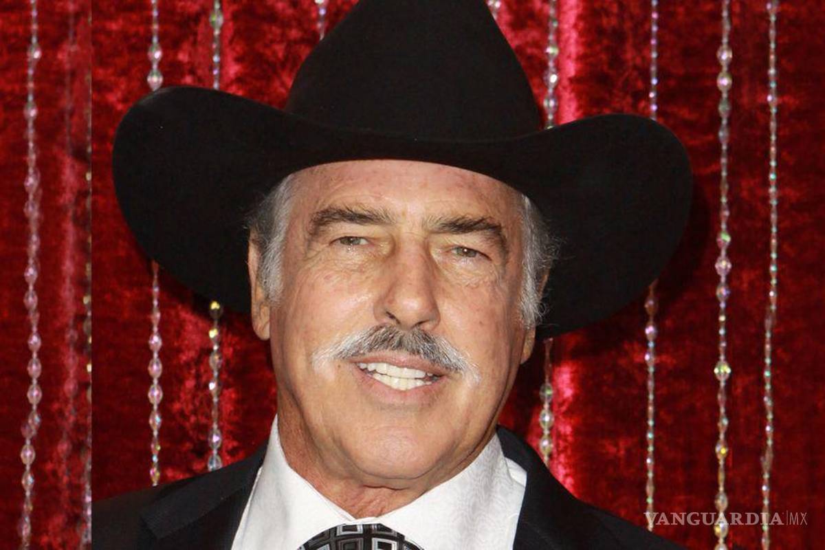 Andrés García confirmó la teoría de Anabel Hernández; celebró su vínculo con el narco usando una ametralladora