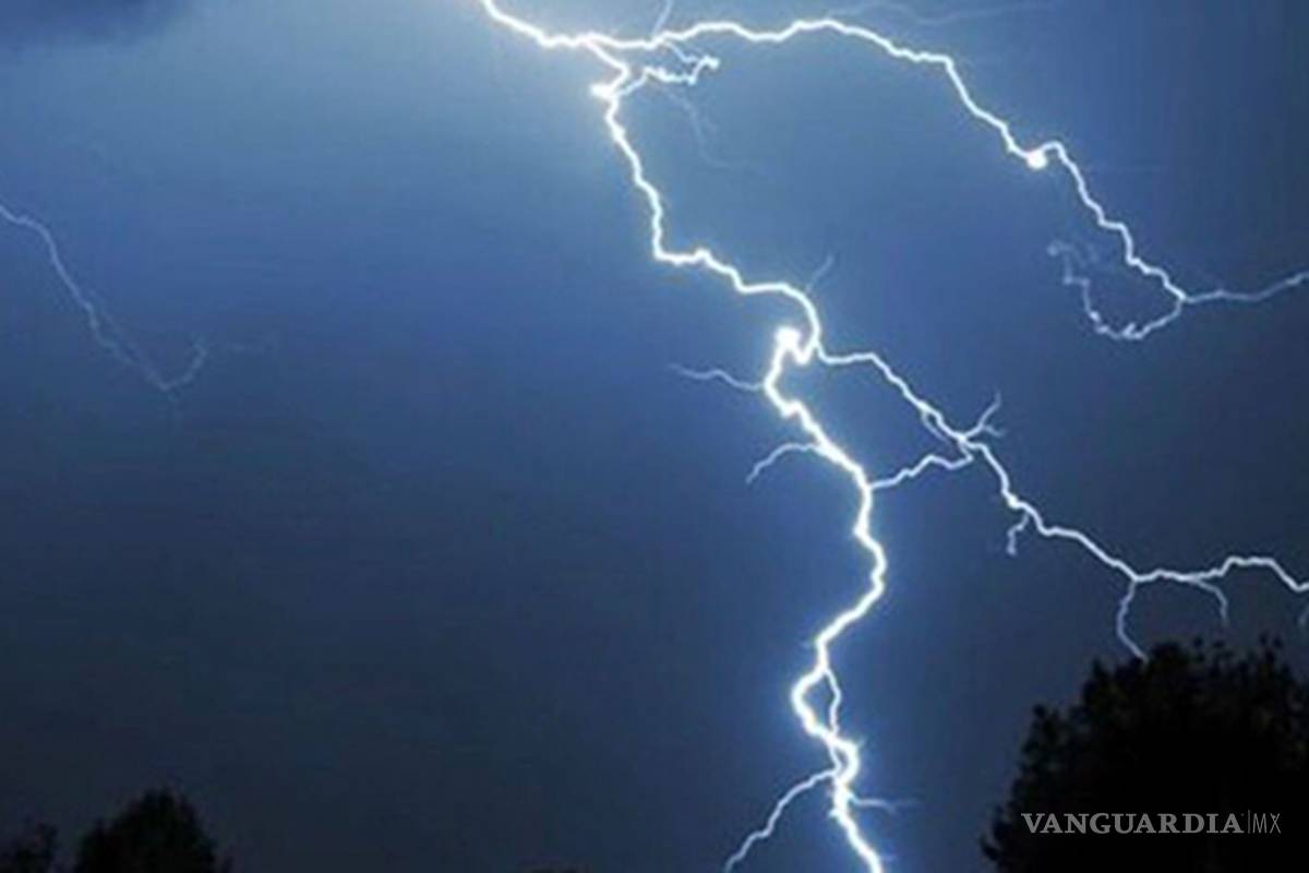 Rayo cae sobre barco en Bangladesh; hay al menos 17 muertos