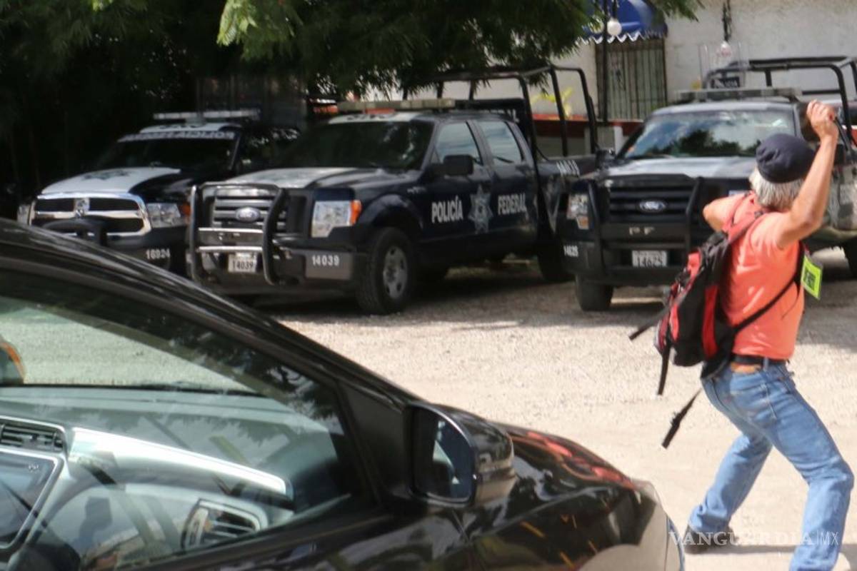 Maestros y normalistas chocan con policías en Chiapas