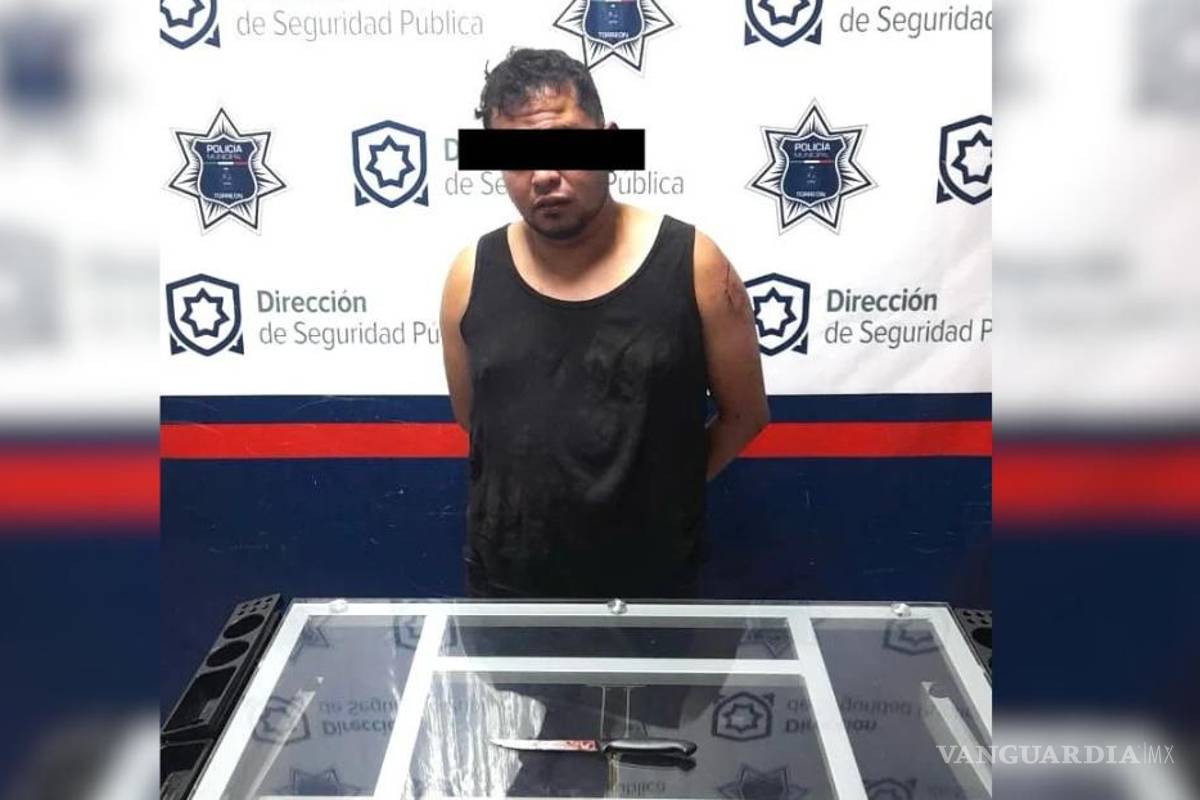 Detienen a hombre por atacar con cuchillo a su pareja en Torreón