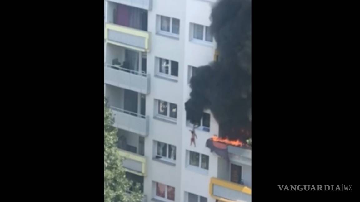 En Francia dos niños saltan desde un tercer piso en llamas y son atrapados por personas abajo