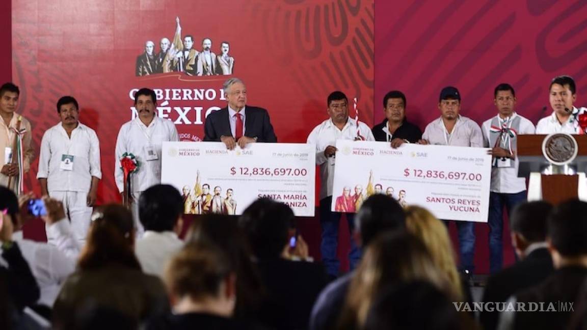 AMLO regresa más de 24 millones de pesos a municipios de Oaxaca