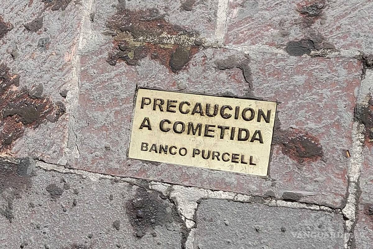 ¿Has visto estas placas en suelo del centro de Saltillo? Este es su significado