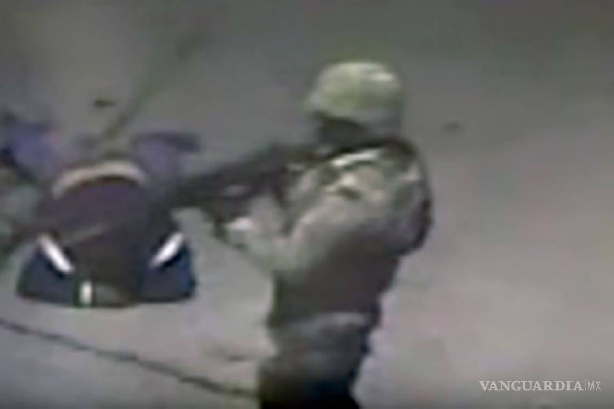 Huachicolero mata a militar por la espalda, soldados a civil; videos confrontan versiones
