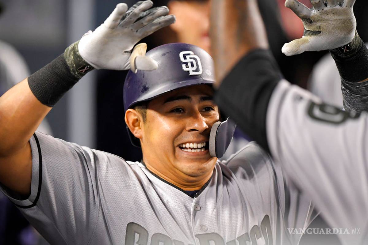 Christian Villanueva es histórico y se convierte en el novato mexicano con más cuadrangulates en una temporada de MLB