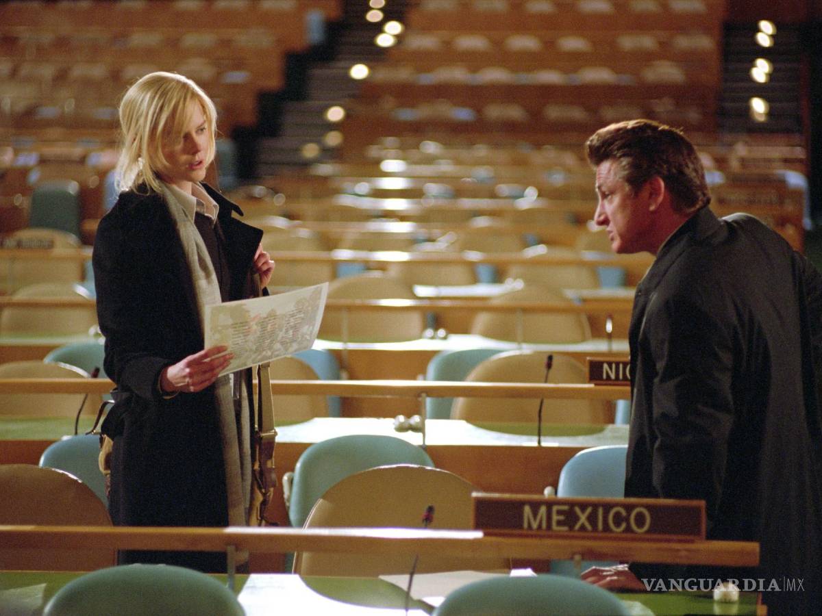 $!Los actores Nicole Kidman, en el papel de la intérprete de la ONU Silvia Broome, y el actor Sean Penn, durante el rodaje de la película El Intérprete.