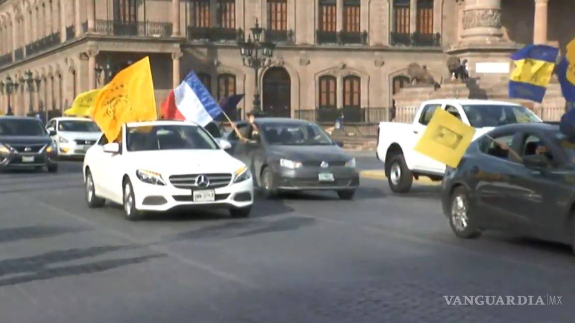 Aficionados de Tigres hacen caravana en la Macro por el pase a la final
