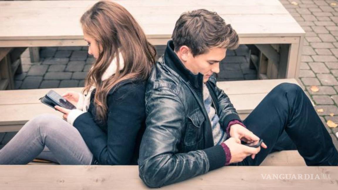 Mientras más se &quot;whatsapee&quot; una pareja, menos saludable es su relación: Estudio