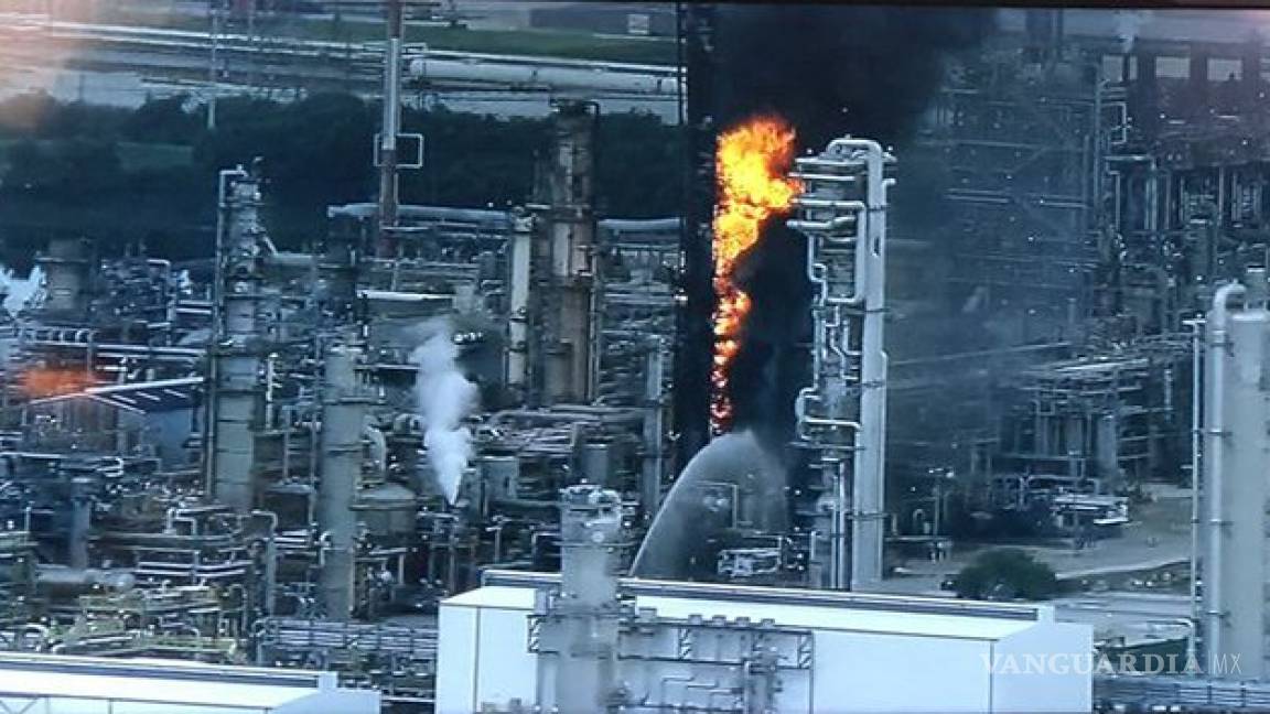 Explota y se incendia refinería en Baytown, Texas (video)