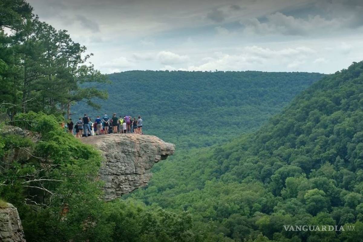 Una fotografía le cuesta la vida: Estudiante universitaria muere al caer de un precipicio