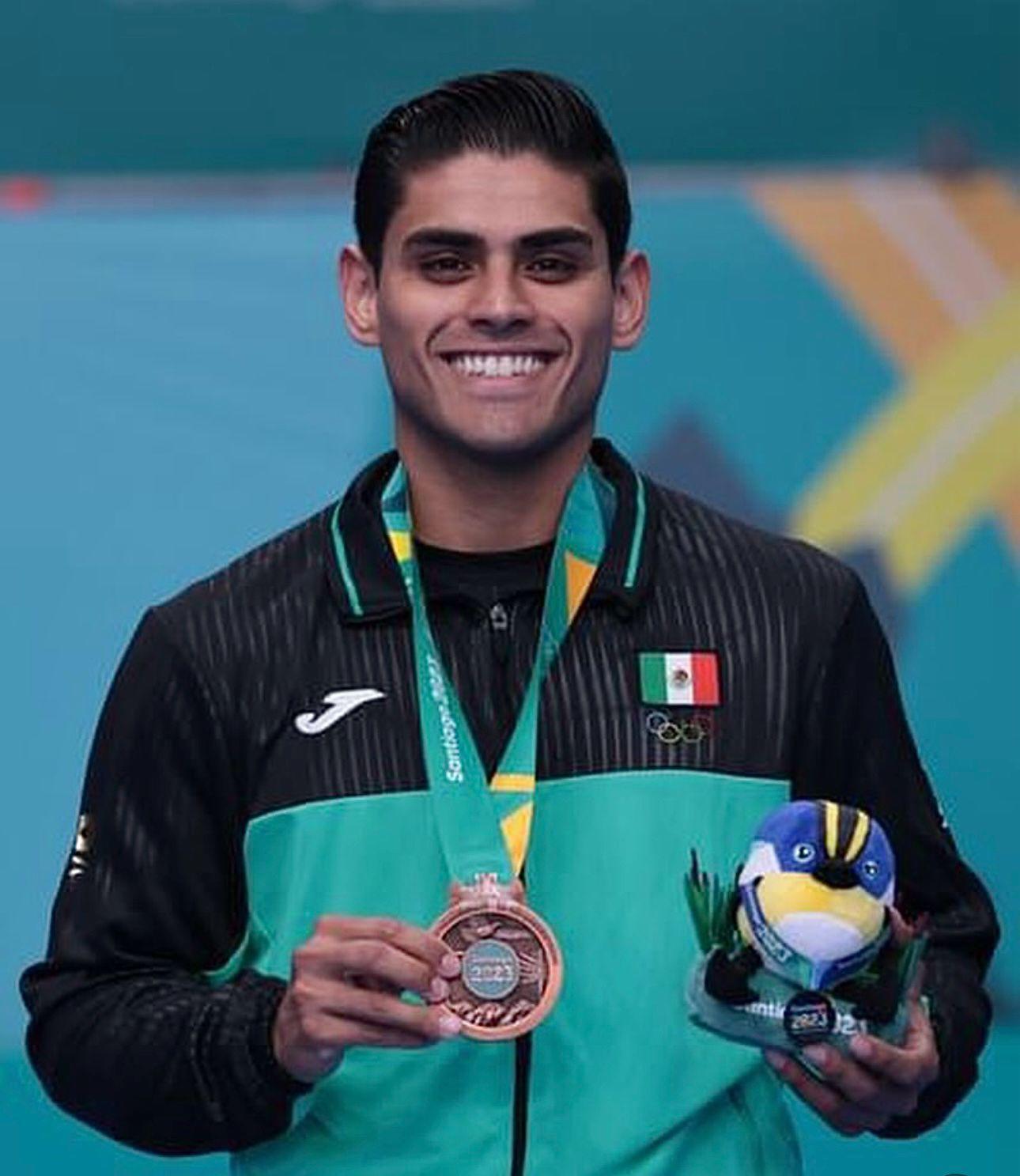 $!Garrido recibiendo su medalla en los Juegos Centrocaribeños de San Salvador 2023.