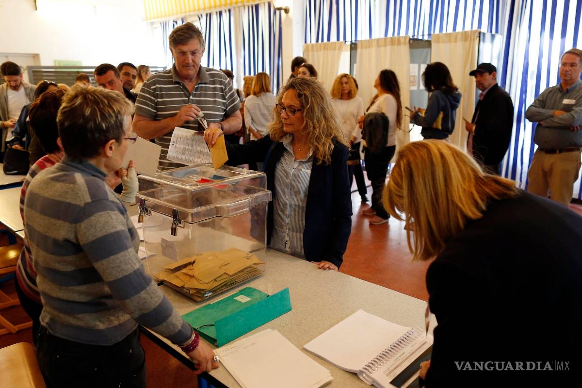 Sin miedo al terrorismo, los franceses votan en unas elecciones "cruciales"