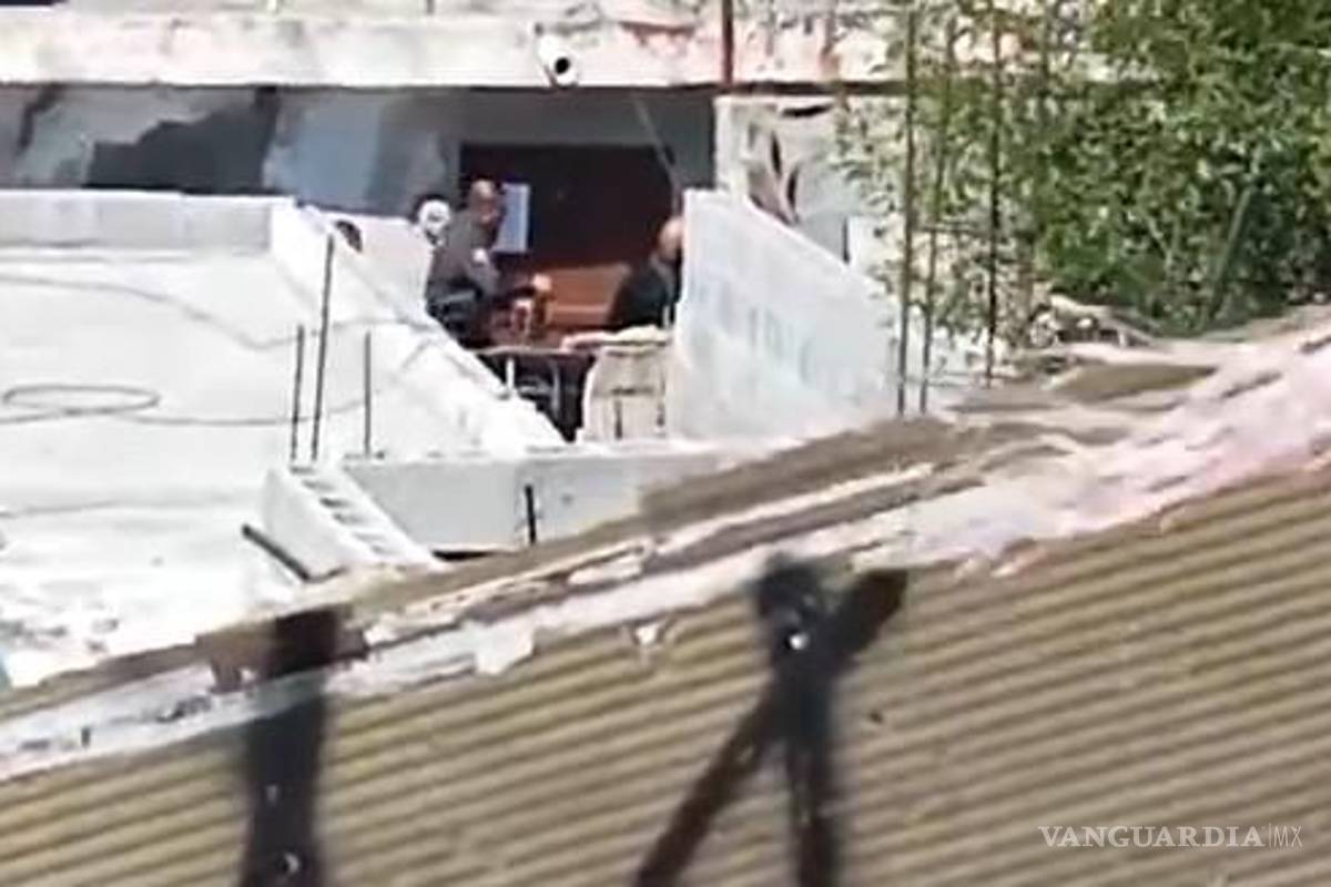 Cateo en la colonia Ricardo Flores Magón, en Saltillo, deja un detenido y el aseguramiento de un arma