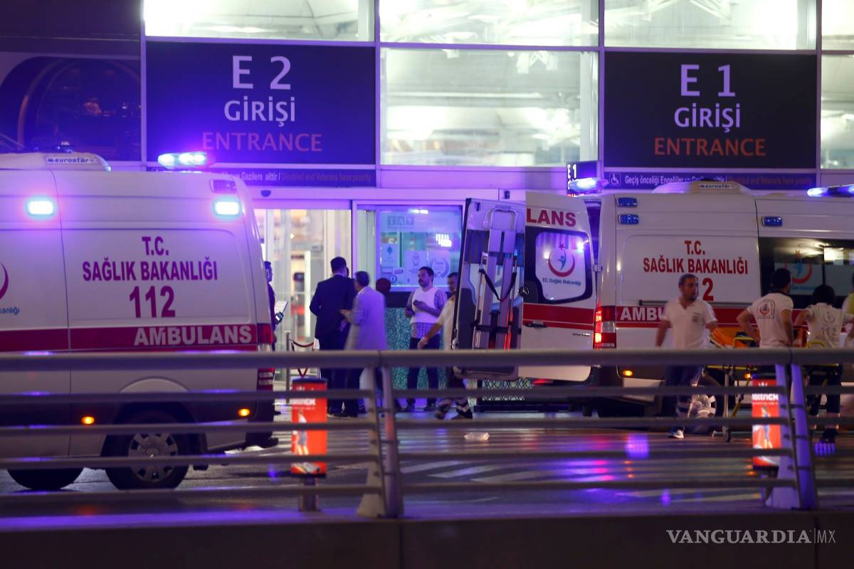 Identifican a dos terroristas de atentado en Estambul, van 44 muertos