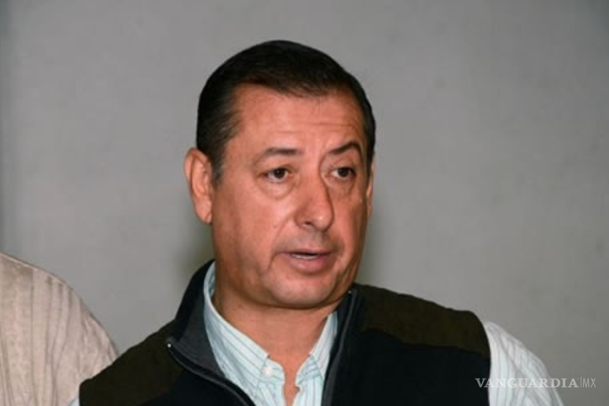 Critican a director del ISSSTE por atenderse con homeopatía contra COVID-19