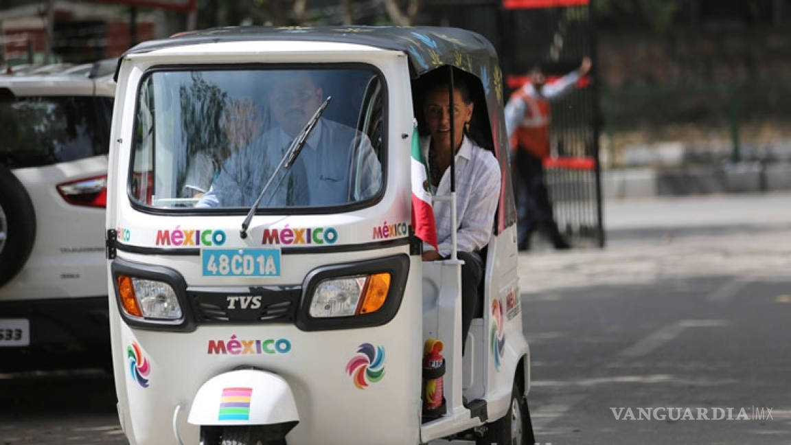 Alaban a embajadora mexicana que cambió su auto lujoso por una mototaxi