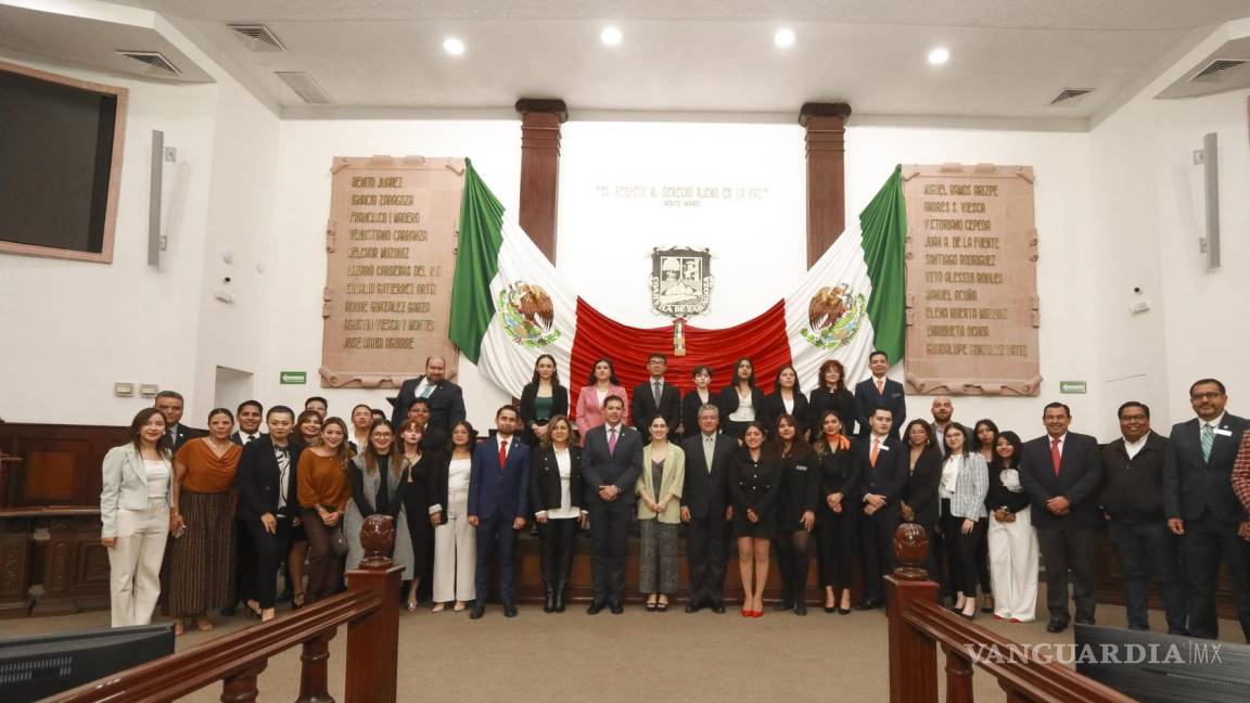 Estudiantes de la UAdeC simulan procesos legislativos en el Congreso de Coahuila