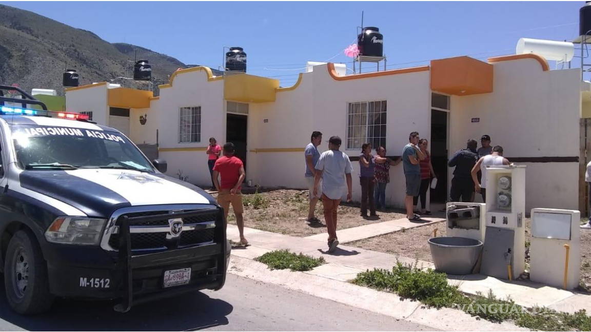 Burla mujer a vecinos y policía en colonia de Saltillo, la acusan de robo