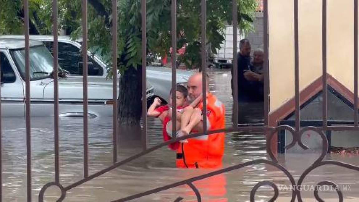 Rescata PC a menor de edad tras inundaciones en Múzquiz, Coahuila (video)