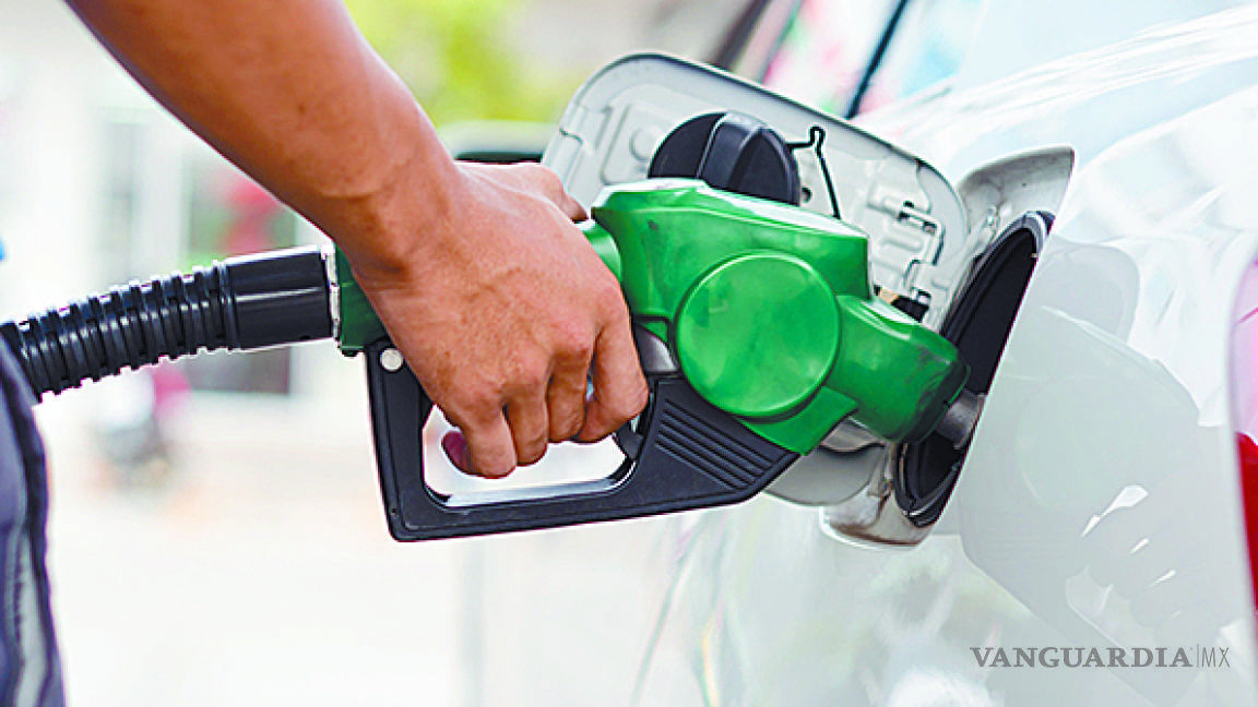 Chiapanecos compran gasolina de Guatemala