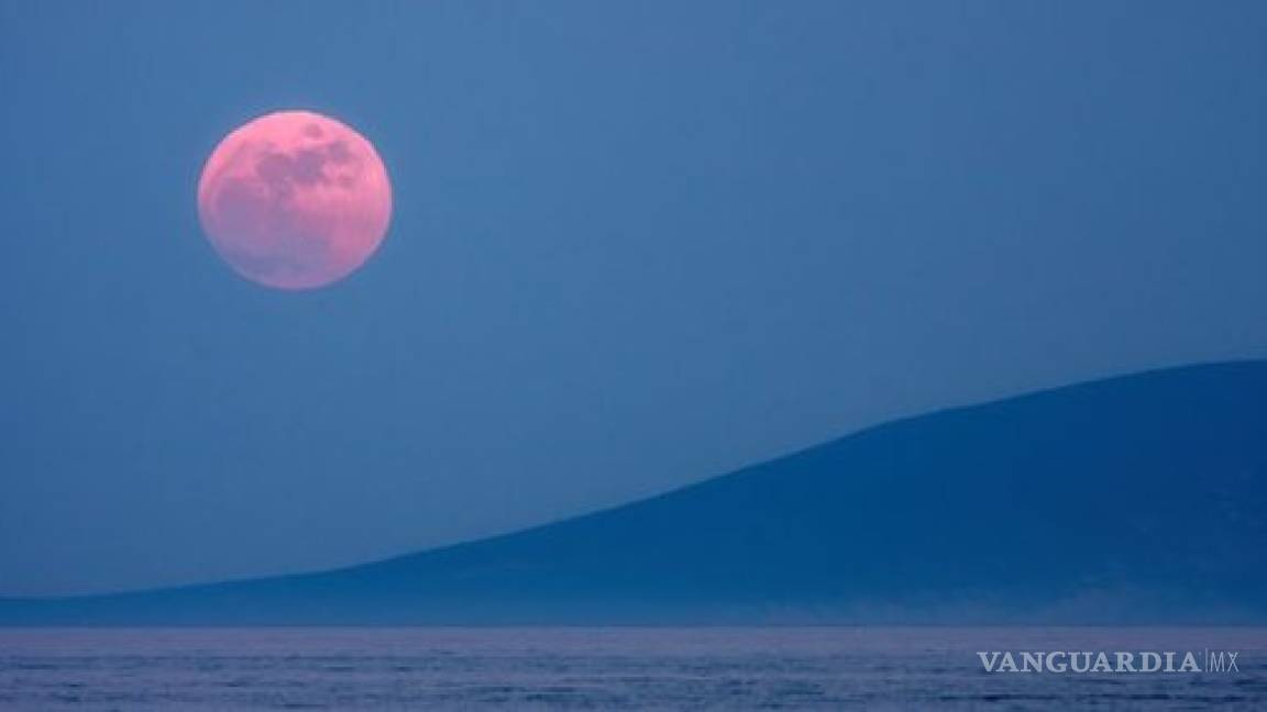 Este lunes la &quot;luna rosa&quot; iluminará el cielo