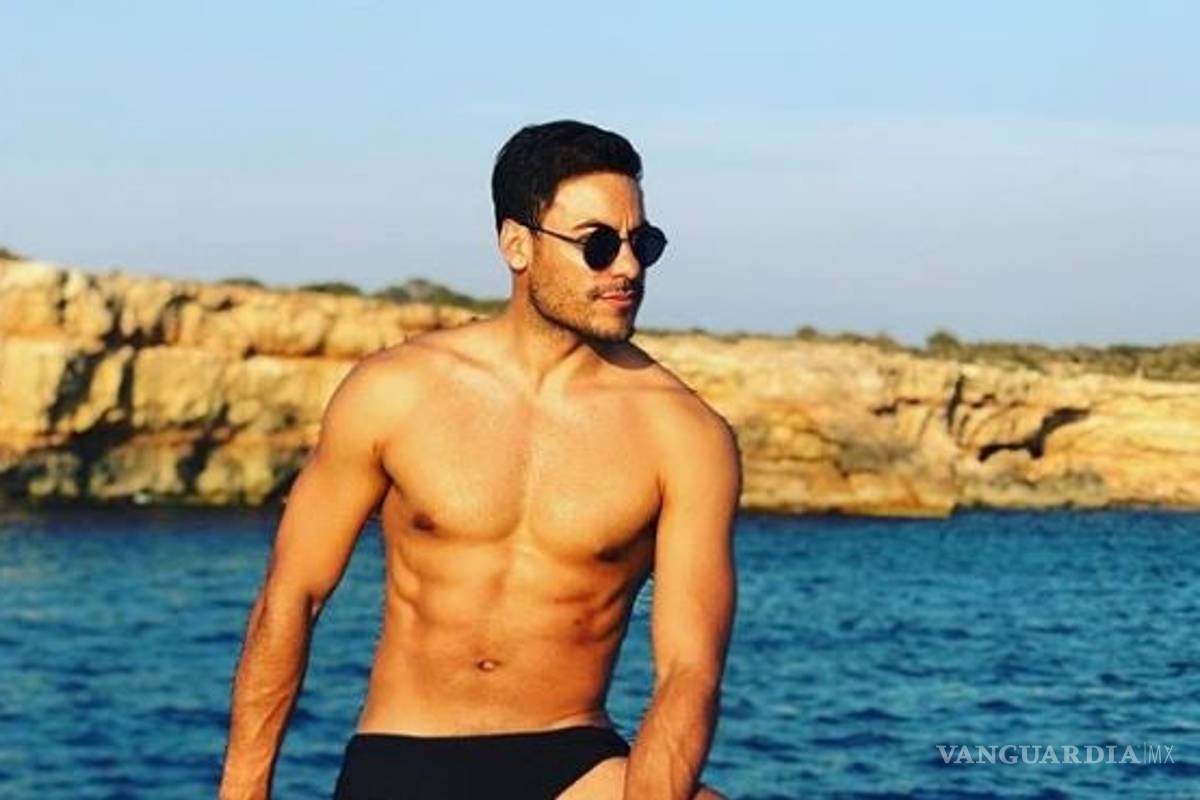 En vivo y desde su casa: Carlos Rivera pone el ejemplo y ofrece concierto acústico desde la sala de su hogar