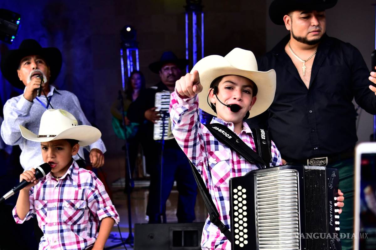 ‘Los Cedillo de Saltillo’ festejan su primer aniversario.