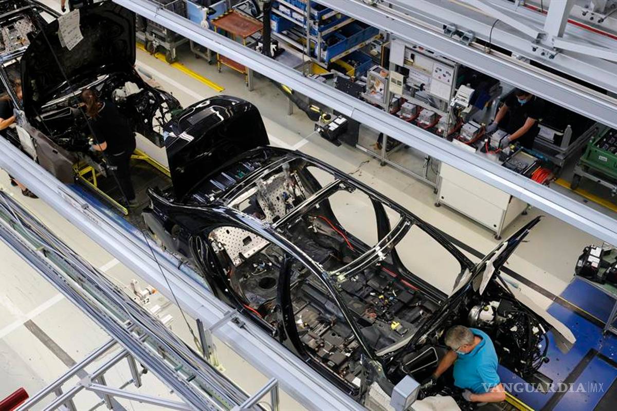 COVID-19 golpea con fuerza a la economía de la eurozona, tiene una caída histórica del 12.1 %